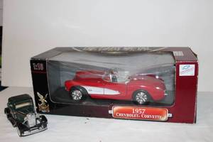 lot 66 image: Die Cast Scaled Cars 1957 Corvette and 1932 Ford