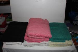 lot 82 image: Quantiy of Bath Towels, Colors as shown in pictures