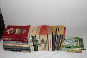 lot 59 image: Various Preloved Paperback Books (see photos for titles)