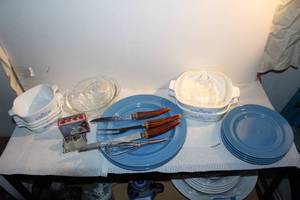 lot 46 image: Vintage Corning Ware, Blue Dishes, and mixingserving Bowls