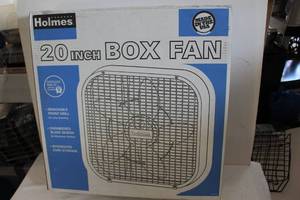 lot 123 image: 20 inch Holmes Box Fan in Orginal Box