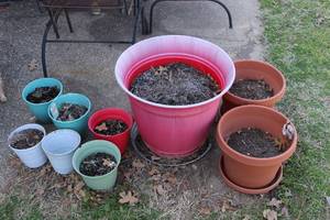 lot 164 image: selection of Large, Medium, and Small planters, Sizes and colors shown in pictures