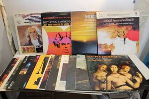 lot 173 image: Large Selection of Previously Loved Vinyl Records