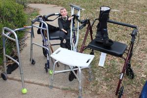lot 176 image: Selection of Previously Loved Durable Health Equipment CHARLIE NOT INCLUDED