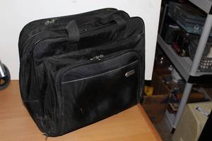 lot 188 image: Targus Rolling Briefcase