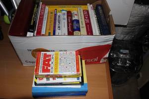 lot 200 image: Generous Amount of Previously Loved WeightlossCookbooks See Photos for Specific Books