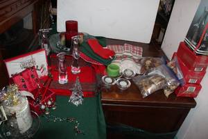 lot 226 image: Christmas items