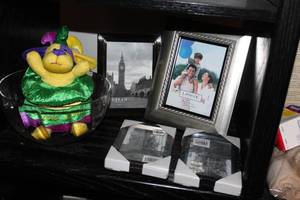 lot 234 image: Selection of Unused Photo Frames, Stuffed animal and Crystal Bowl