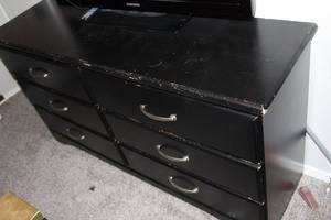 lot 292 image: Black Dresser