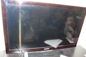 lot 293 image: Samsung 43 Television Owner Stated this works, was moms television at the retirement home..