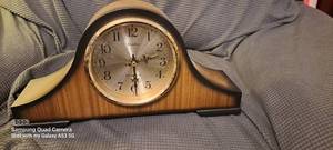 lot 295 image: Vintage Mantel Clock Keeps time and Chimes at the top and half hour.