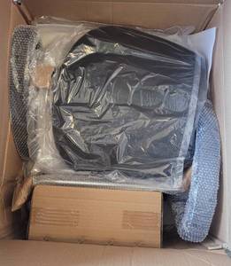 lot 3 image: NEW IN BOX FDW BEAUTY SALON CHAIR MODEL BS-3W-BLACK AS SHOWN. SEARCH IT UP