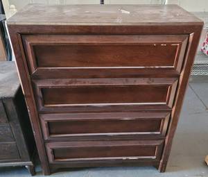 lot 23 image: CHEST OF DRAWERS IN STYELCOLOR SHOWN.