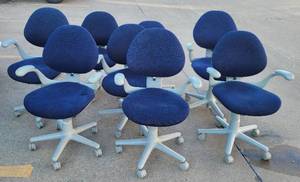 lot 26 image: LOT OF OFFICE CHAIRS AS SHOWN.
