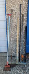 lot 32 image: ROOFING TOOLS AS SHOWN.