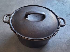 lot 52 image: CAST IRON DUTCH OVEN AS SHOWN.