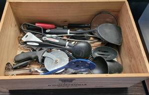 lot 54 image: WOODEN CRATE WITH ASSORTED KITCHEN UTENSILS AS SHOWN. NICE MIXED LOT