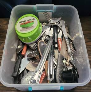 lot 55 image: LOT OF ASSORTED KITCHEN UTENSILS AS SHOWN. NICE MIXED LOT