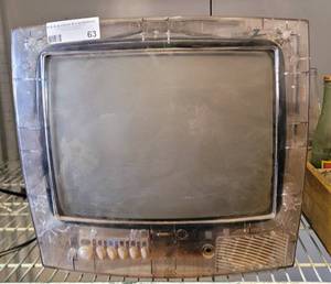 lot 63 image: ZENITH 13 COLOR TV MODEL H13E01L AS SHOWN.