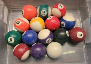 lot 90 image: BILLIARD BALL SET AS SHOWN.