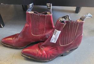 lot 113 image: JOSE BOOTS AS SHOWN. MADE IN MEXICO.
