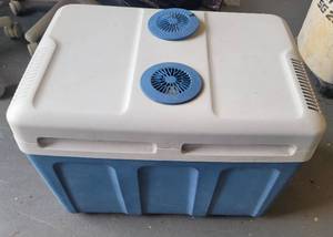 lot 135 image: THERMOELECTRIC COOLER AND WARMER AS SHOWN. NO POWER CORD.