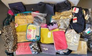 lot 158 image: LARGE LOT OF MAKE UP BAGS, LIPSTICK HOLDERS, AND MORE AS SHOWN.