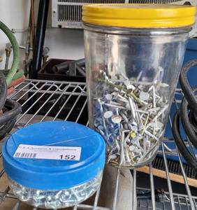 lot 152 image: LOT OF SCREWS AS SHOWN.