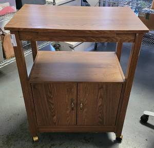 lot 203 image: UTILITY CART WITH WHEELS AS SHOWN.