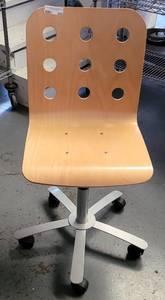 lot 206 image: BIRCH WOOD STYLE OFFICE CHAIR AS SHOWN.
