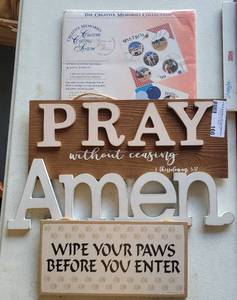 lot 166 image: SMALL WALL DECOR AND MORE AS SHOWN.