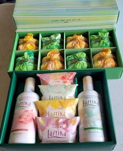 lot 194 image: (4) SOAP GIFT SETS AS SHOWN. (SOLD 4 X THE MONEY)