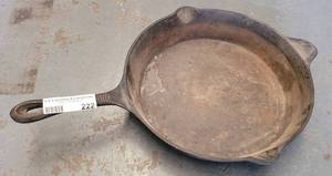 lot 222 image: CAST IRON SKILLET AS SHOWN.