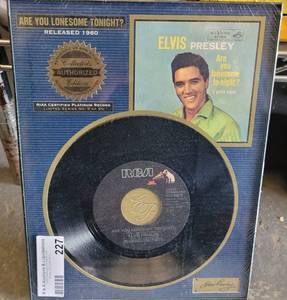 lot 227 image: ELVIS PRESLEY COLLECTIBLE RECORD AS SHOWN.