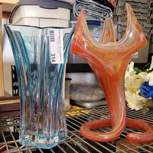 lot 314 image: GLASS VASES AS SHOWN.