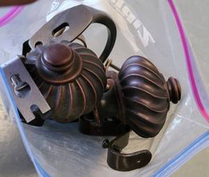 lot 322 image: DOOR KNOBS AS SHOWN.