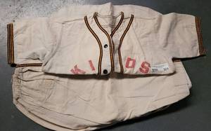 lot 324 image: VINTAGE STYLE KIDS BASEBALL UNIFORM AS SHOWN.