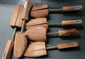 lot 333 image: SHOE STRETCHERS AS SHOWN.
