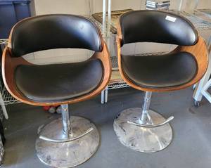 lot 21 image: (2) COASTER FURNITURE ADJUSTABLE HEIGHT CHAIRSSTOOLS IN STYLECOLOR SHOWN. (SOLD 2 X THE MONEY)