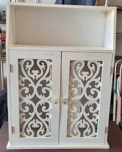 lot 10 image: WALL CABINET IN STYLECOLOR SHOWN.
