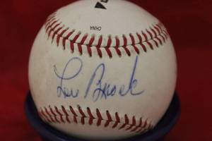 lot 5 image: Baseball Signed by Lou Brock, Authentisity Unknown