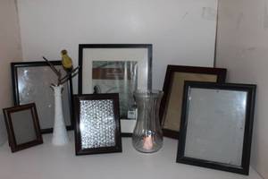 lot 9 image: Photo Frames of Various Sizes, handmade wooden bird