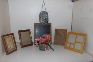 lot 12 image: Photo Frames and Home Devor