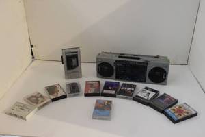 lot 25 image: Vintage Cassett Radio and a Selection of Cassetts, Billy Idol and others..