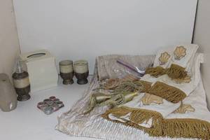 lot 28 image: Beautiful Cream and Gold Bathroom Set, Includes Shower Curtain, Bath Towel Set, Ceramic Tissue Holder, Cup and Toothbrush Holder, Curtian Tie Backs, Air Freshener and Wax Melts