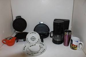 lot 60 image: 4 Cup Coffee Maker, Noel Place Setting,. Tea pot, Waffle Maker, Omelet Maker, Travel Mug and Texas Coffee Cup