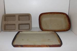 lot 72 image: Pampered Chef Baking Pans Family Heritage Stoneware Classics Collection