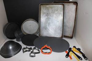 lot 84 image: Bakeware items