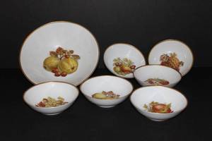 lot 89 image: Fruit Design Serving Boowl with Salad bowls