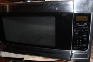 lot 43 image: LG Microwave tested works